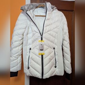 2 for 1! New Winter/Ski Bunny Treasure Women's Sz Small Puffer & Gingerbread PJs